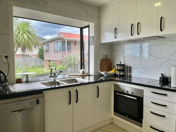 1 Christina Ave Te Atatu South_7