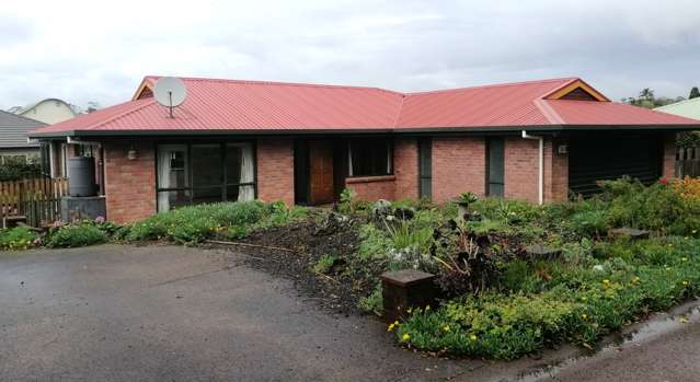 Large brick and tile close to town!