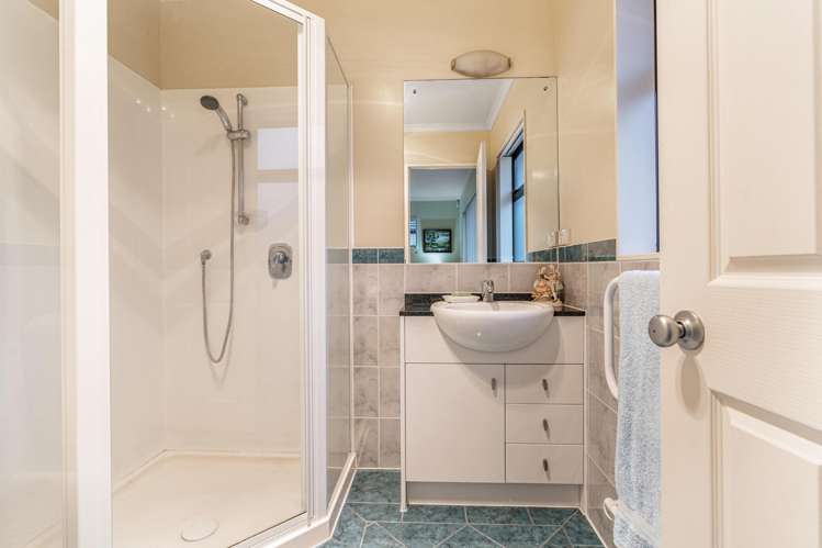 2 Gunner Drive Te Atatu Peninsula_13