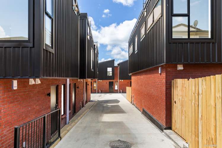 2/24 Carnoustie Drive Wattle Downs_12