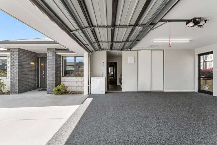 36 Benmore Crescent Pyes Pa_17