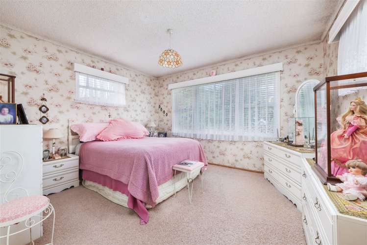 70 Sylvan Crescent Te Atatu South_13