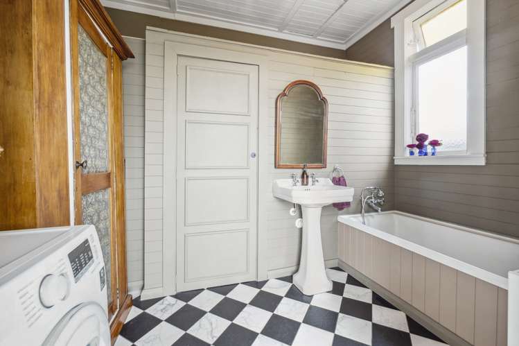 44 Robertson Street Glenholme_17