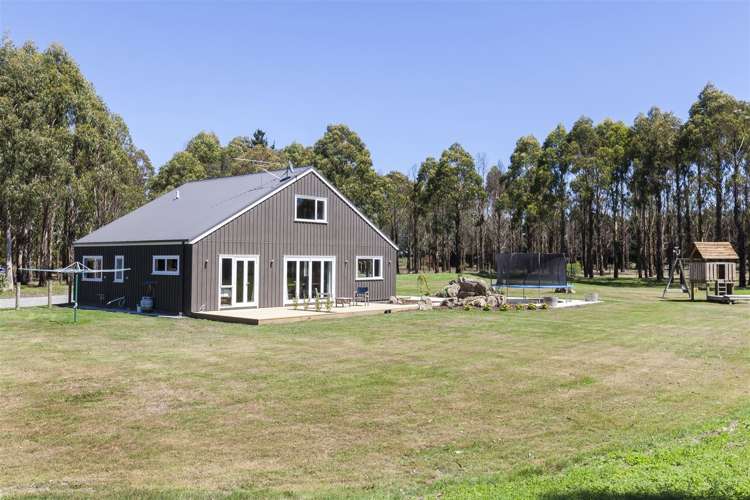 2279 South Eyre Road West Eyreton_16