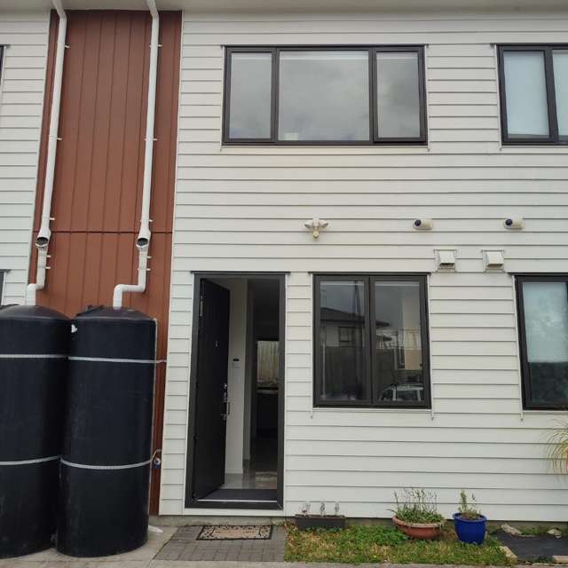 9/1 Sylvan Crescent , Te Atatu South