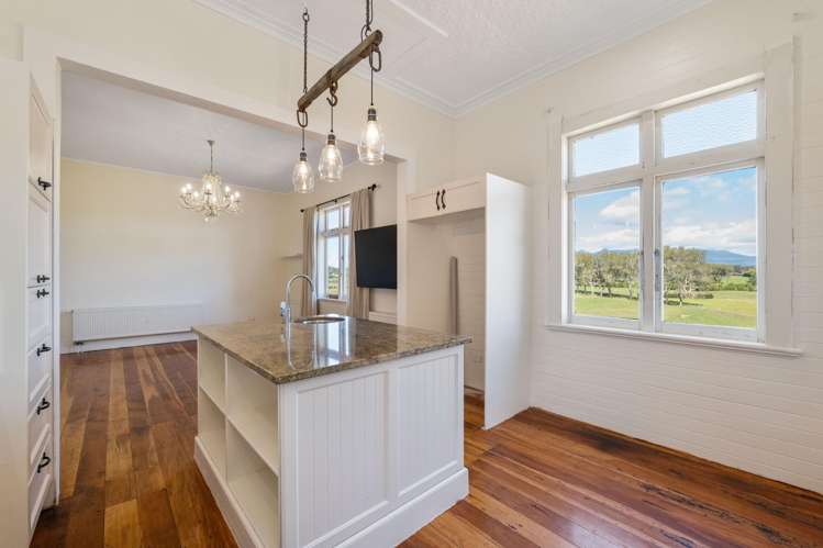 1106 Egmont Road Egmont Village_9