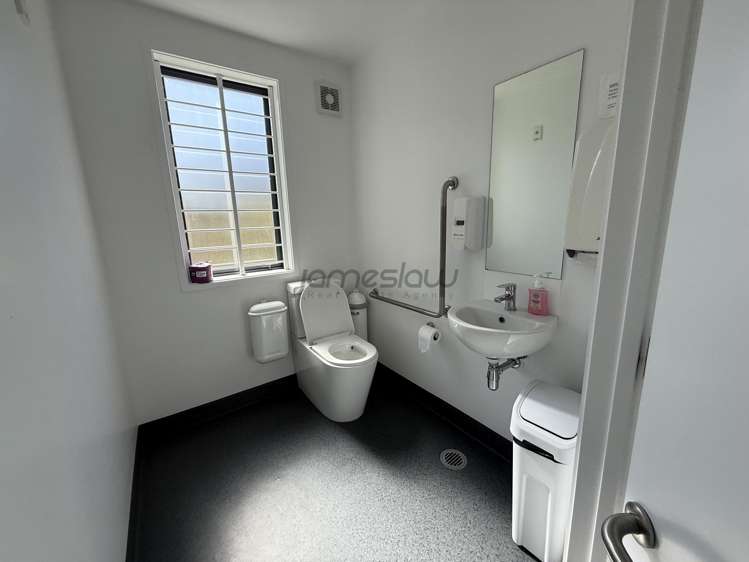 512 East Coast Road Windsor Park_9