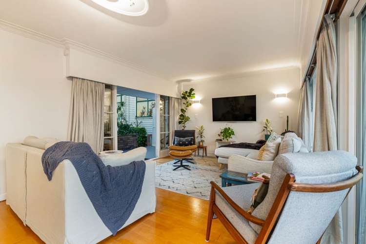 56 Lake Road Narrow Neck_10