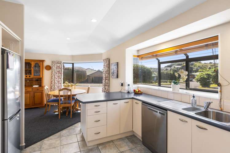 2 Sams Way Raumati South_10