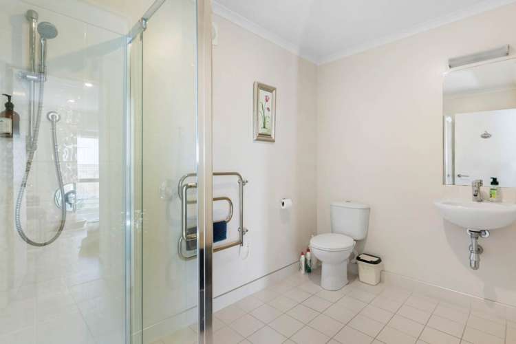 762 East Coast Road Oteha_21