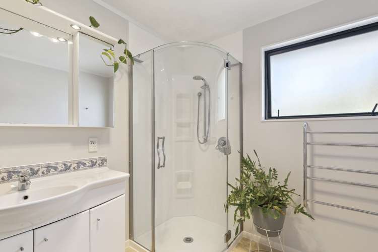 18 Duval Grove Tawa_11