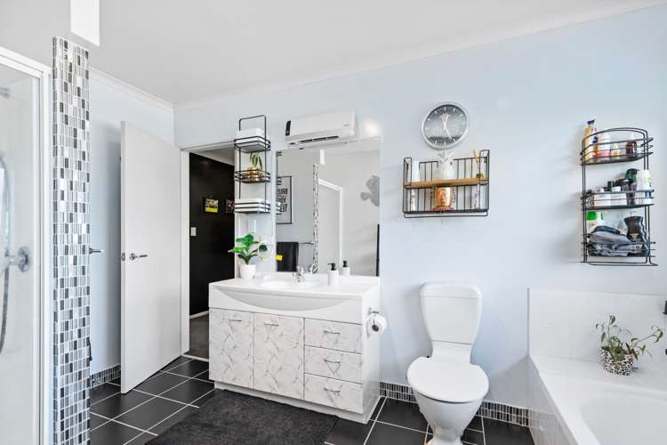 66 Village Park Drive Welcome Bay_24