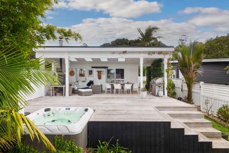 679 Huia Road Parau_23