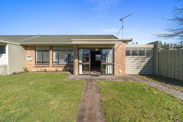 Fully renovated, sunny & walk to town