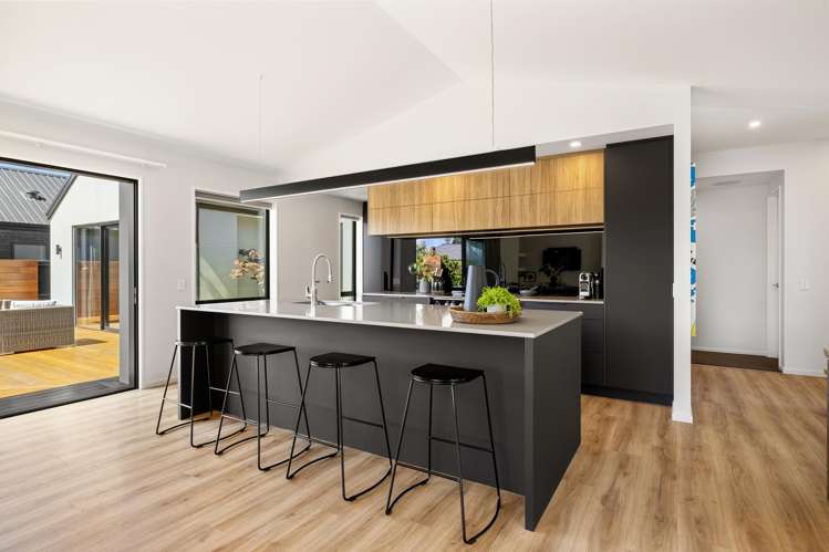 8 Kirkland Crescent Harewood_1