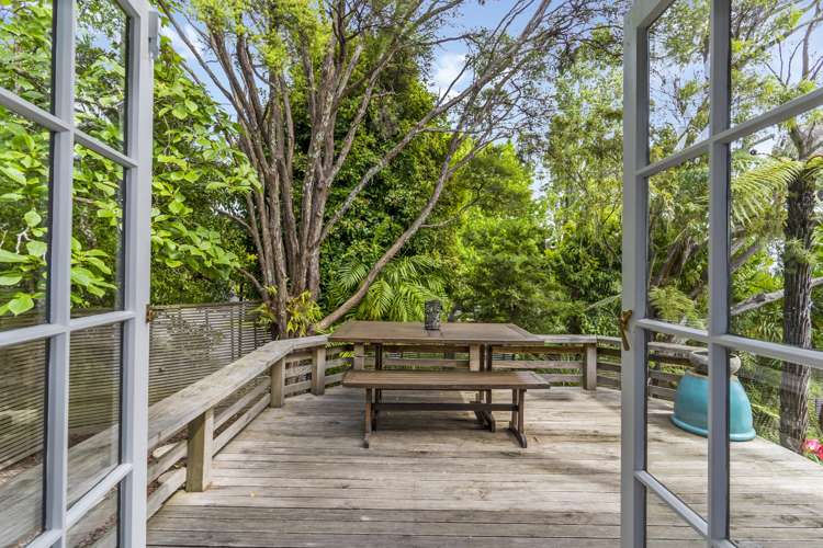 2 De Val Drive Titirangi_8