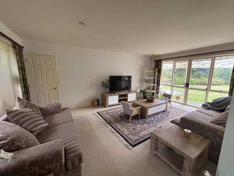 6 Midhurst Avenue Henderson_4