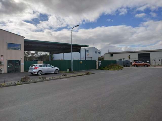 Yard, canopy and office for lease