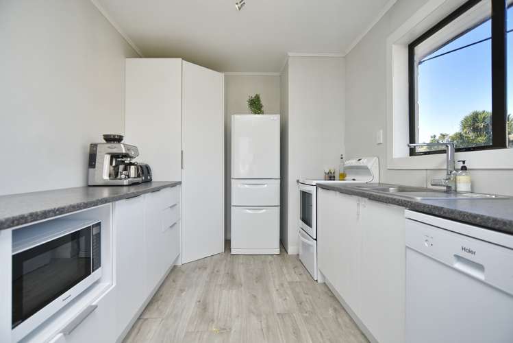 4 Betty Place Aranui_3