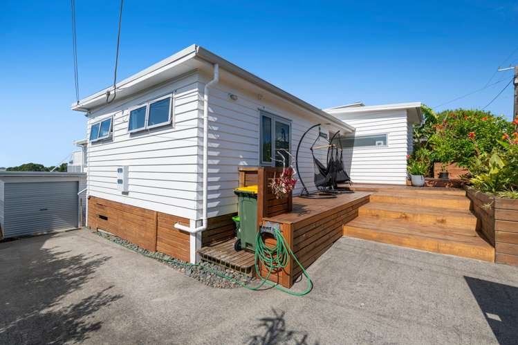 66 Wade River Road Stanmore Bay_13