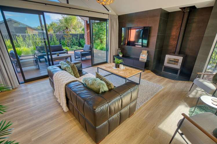 160 Coulson Road Paroa_13