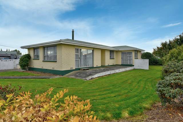 Look Three Bedrooms, Two Bathrooms