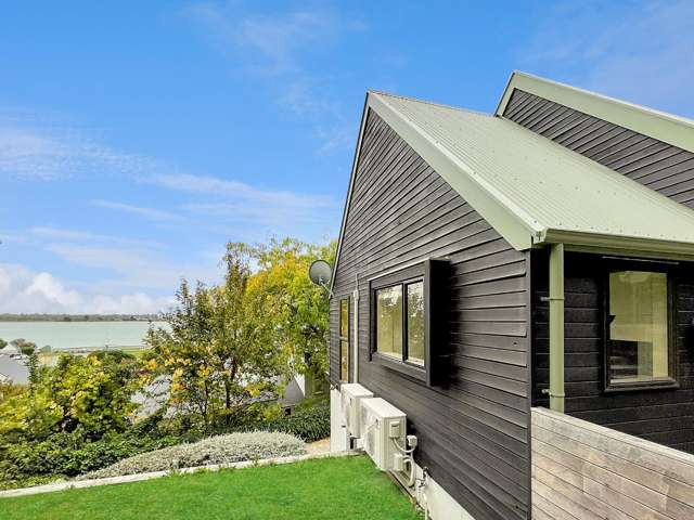 Spacious 2 Bedroom Ocean-View Townhouse