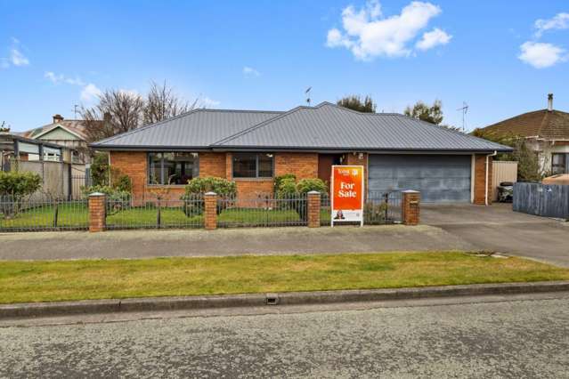 * UNDER OFFER * Easy-Care Living - Space for the Extras
