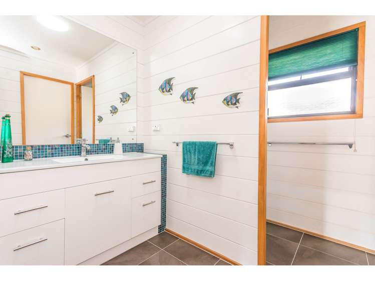 34 Derwent Crescent Titirangi_10