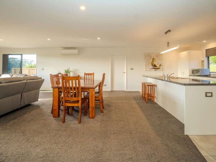 6 Riverbank Drive_4