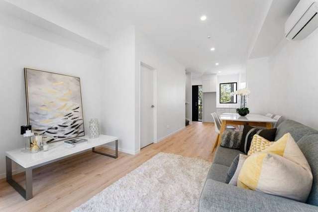 Modern 2BR Townhouse in Henderson
