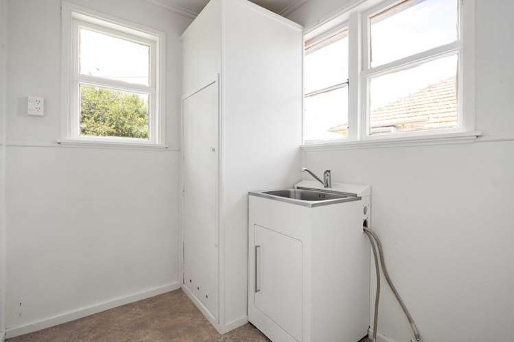 42 Churchill Avenue 2752_7