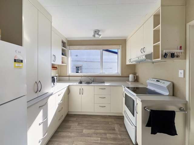 2/307 Yarrow Street 10549_1