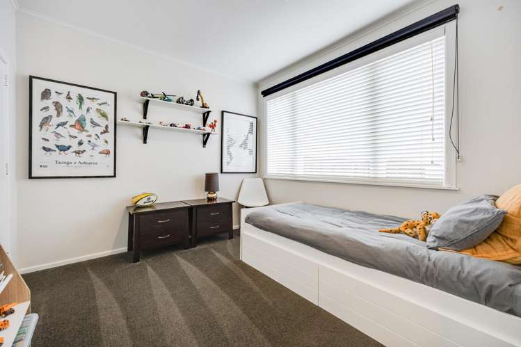 95 Royal Road Massey_11