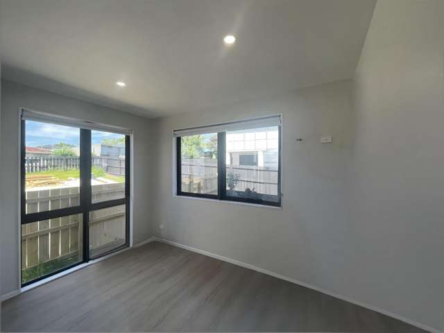 A/54 Royal View Road Te Atatu South_3