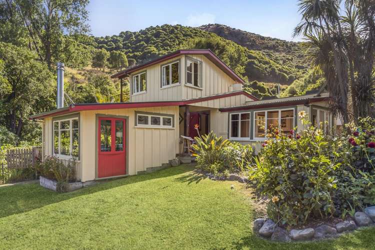 21 Airlie Street Glenduan_14