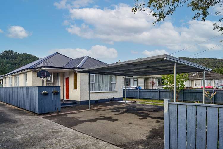 2 Johnston Grove Taita_0