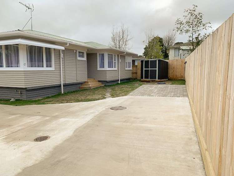 14C Triangle Road Massey_1