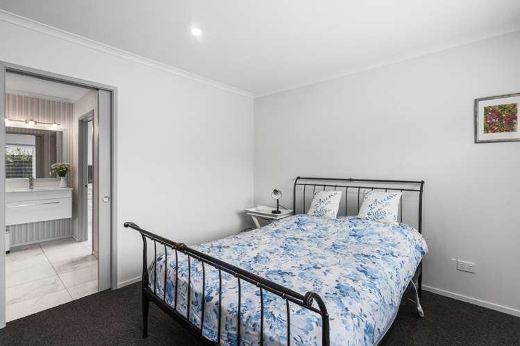 20 Sunline Avenue Lincoln_19