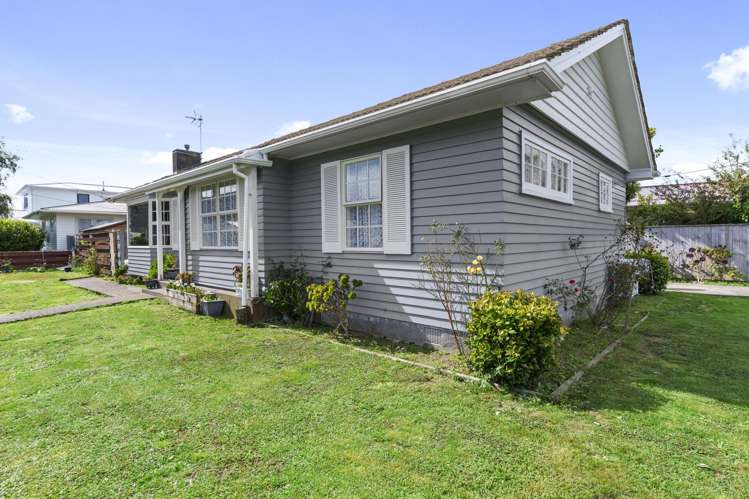 8 Karamu Crescent Wainuiomata_11
