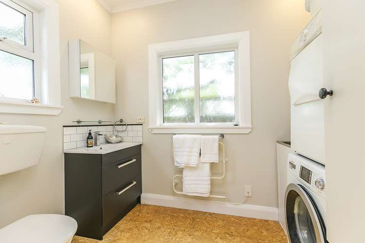 65 Kauri Street Miramar_13