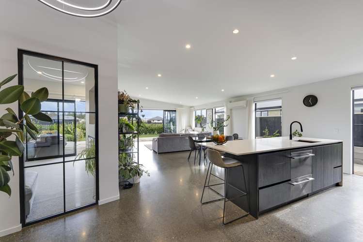 16 Hanworth Road Richmond_4