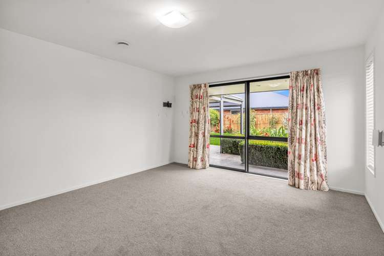 8 Parkdale Close Allenton_13