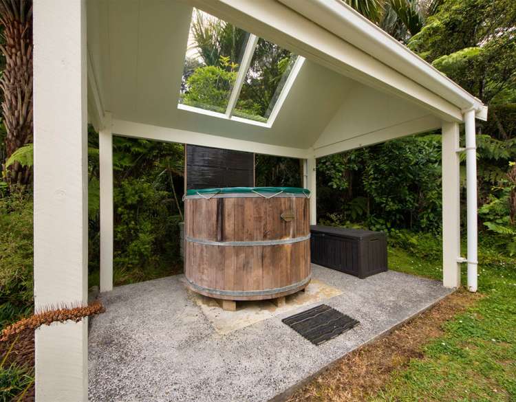 54 Upland Road Huia_16