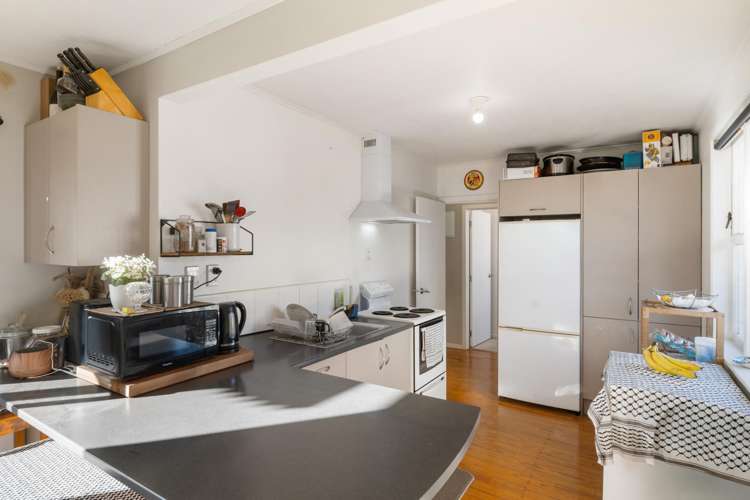 42 Cobham Crescent Kelston_15
