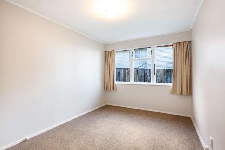 23 Turkington Street Tawa_14