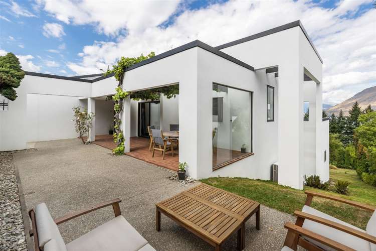 17 Thorn Crescent Fernhill/Sunshine Bay_13