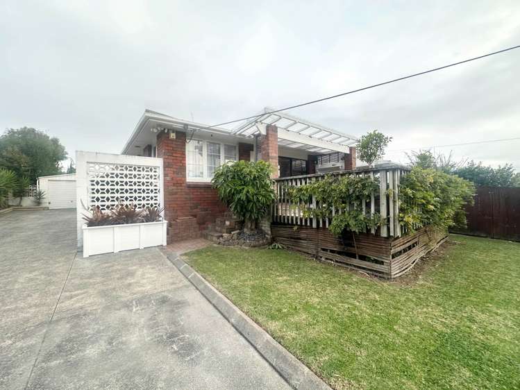 12 Amberley Avenue Te Atatu South_21