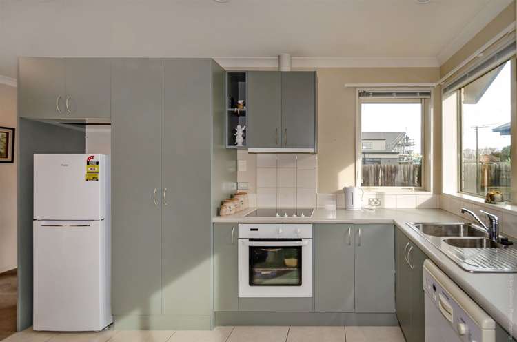 2/60 Bassett Street Burwood_5