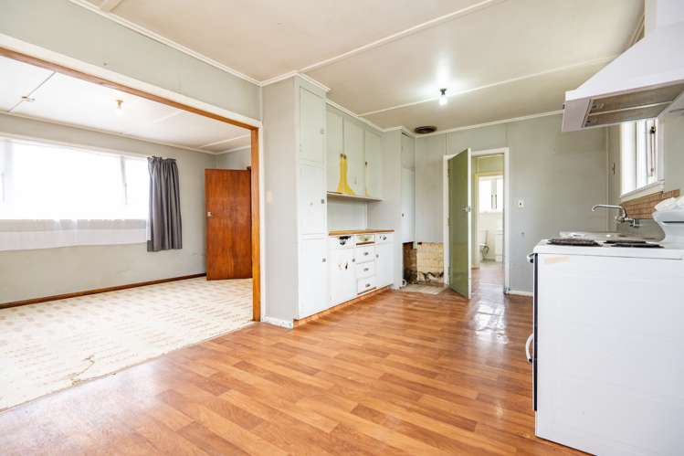 1215 Norfolk Crescent Mayfair_9